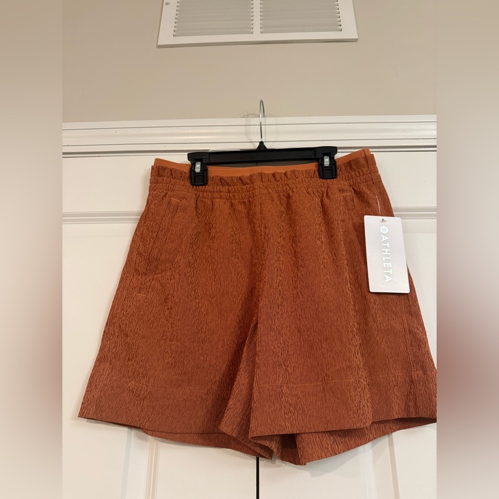 NWT Athleta Echo Shorts Quick Dry Breathable Stretch SIZE 6 Athleisure orange